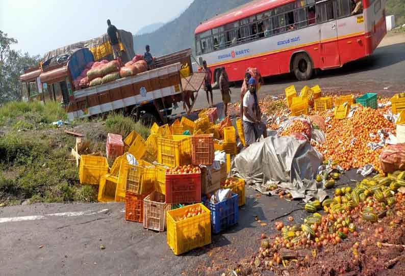 திம்பம் மலைப்பாதையில் தொடரும் சம்பவம்: நடுரோட்டில் லாரி கவிழ்ந்தது 3 மணி நேரம் போக்குவரத்து பாதிப்பு