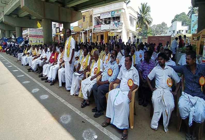 தென்காசியில் முடி திருத்தும் தொழிலாளர்கள் உண்ணாவிரதம்