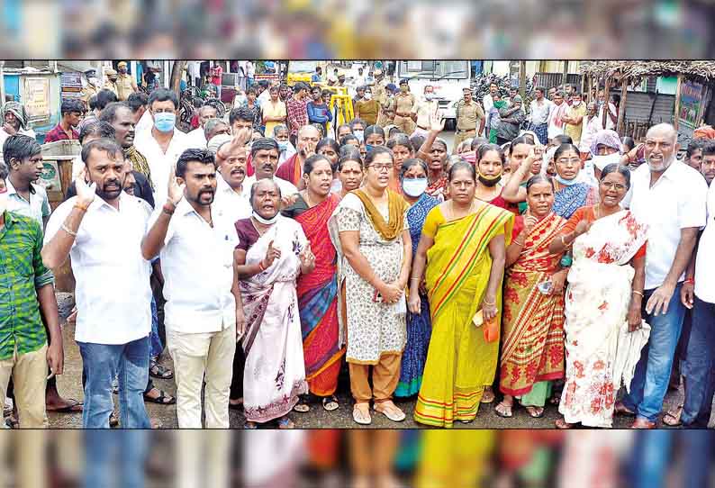 திருப்பூர் செல்லம் நகரில் டாஸ்மாக் கடையை முற்றுகையிட்ட பொதுமக்கள் - மறியலுக்கு முயன்ற 11 பேர் கைது