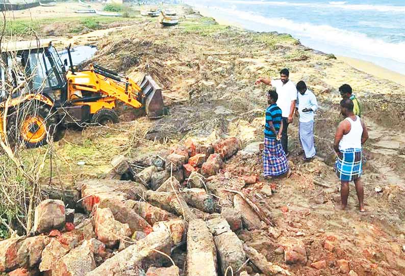 மாமல்லபுரத்தில் ராட்சத அலை தாக்கி மீன் உலர் தளம் சேதம்: கரைப்பகுதியில் படகுகளை நிறுத்த வசதியாக இடிபாடுகள் அகற்றம்