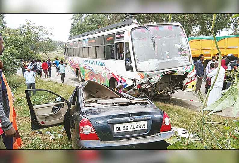 தேன்கனிக்கோட்டை அருகே விபத்து: கார் மீது பஸ் மோதி டிரைவர் பலி - பயணிகள் 10 பேர் காயம்