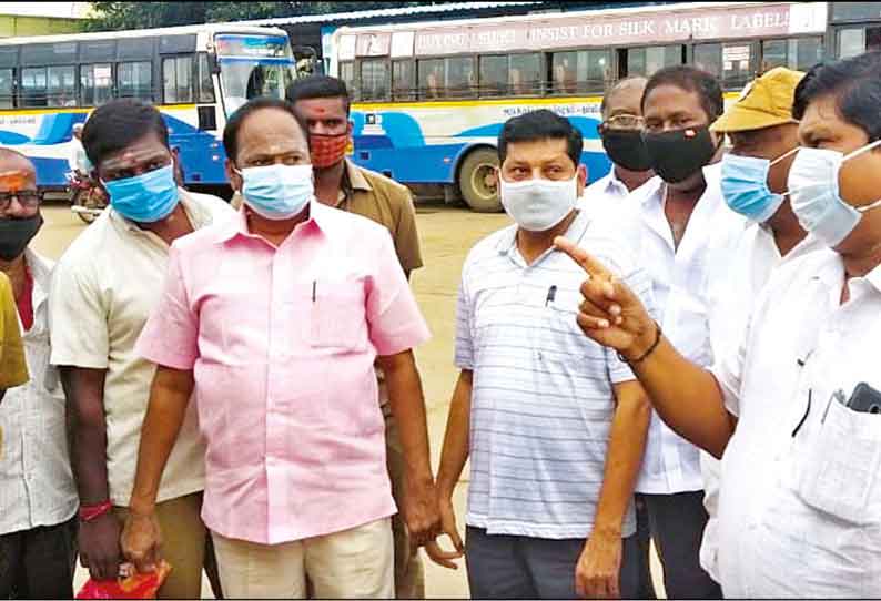 கொரோனா பரவுவதை தடுக்கும் வகையில் முககவசம் அணியாதவர்களை பஸ்களில் ஏற்றக்கூடாது