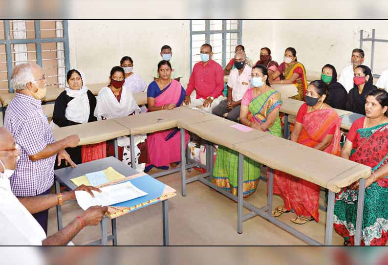 பொங்கல் விடுமுறை முடிந்ததும் பள்ளிகளை திறக்க வேண்டும் - கருத்துகேட்பு கூட்டத்தில் பெற்றோர் வலியுறுத்தல்