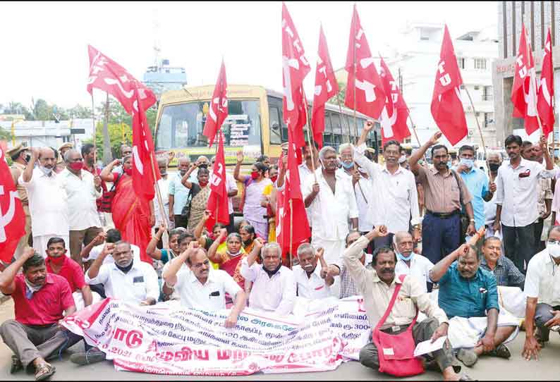 வேளாண் சட்டங்களை வாபஸ் பெறக்கோரி நாகர்கோவிலில் சி.ஐ.டி.யு.வினர் சாலை மறியல் 100 பேர் கைது