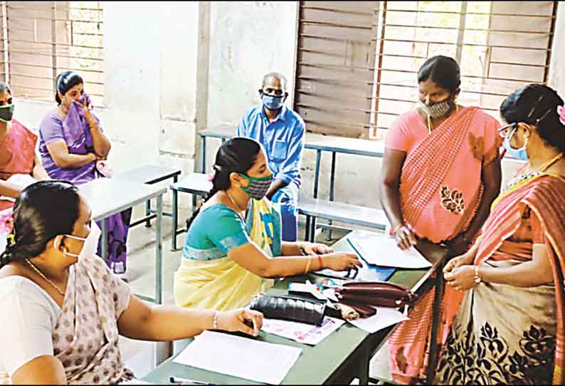 மாவட்டத்தில், 10, 12-ம் வகுப்பு மாணவர்களுக்கு பள்ளிகளை திறப்பது குறித்து பெற்றோரிடம் கருத்து கேட்பு தொடக்கம்