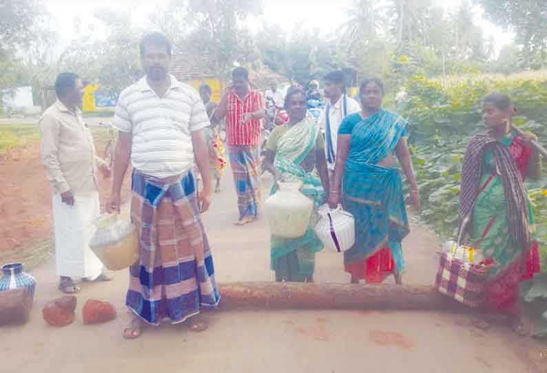 திருவரங்குளம் அருகே குடிநீர் தட்டுப்பாட்டை தீர்க்கக்கோரி கிராம மக்கள் சாலை மறியல்