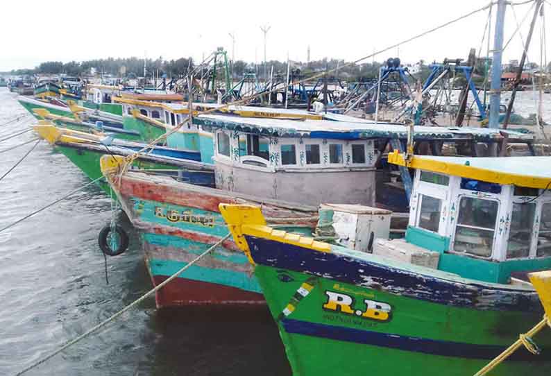 இலங்கையில் கரை ஒதுங்கிய மீனவர்கள் உடலை வாங்கும் வரை கடலுக்குள் செல்லமாட்டோம் - மீனவ சங்க நிர்வாகிகள் கூட்டத்தில் முடிவு