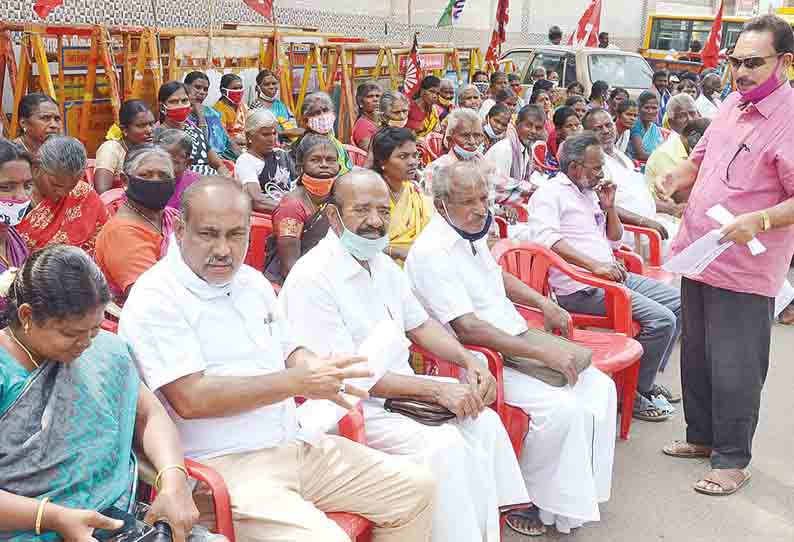 நாமக்கல், குமாரபாளையம், பள்ளிபாளையத்தில் மத்திய தொழிற்சங்கத்தினர் தர்ணா போராட்டம்