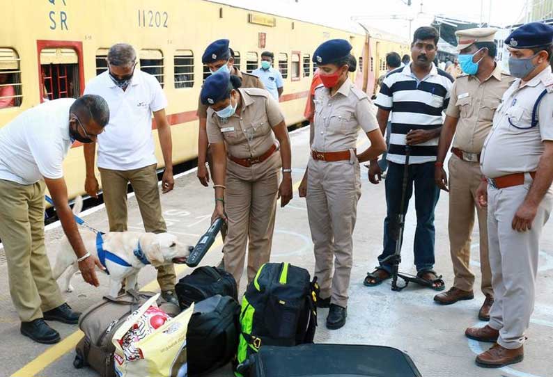 குடியரசு தினவிழாவையொட்டி விழுப்புரம் ரெயில் நிலையத்தில் பாதுகாப்பு