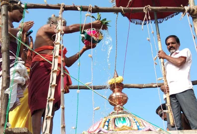 கீழப்பழுவூா் பகுதியில் மாரியம்மன், மீனாட்சியம்மன் கோவில் கும்பாபிஷேக விழா