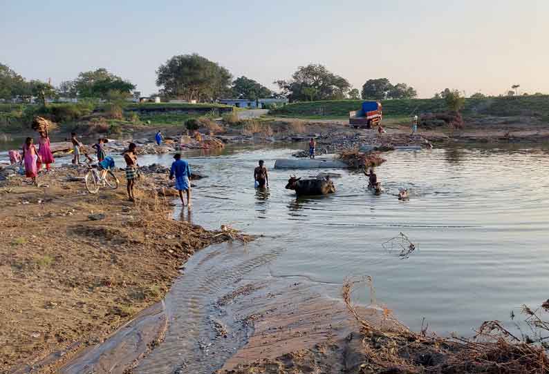 மணிமுக்தா ஆற்றின் குறுக்கே மேம்பாலம் அமைக்க வேண்டும் - விவசாயிகள் கோரிக்கை