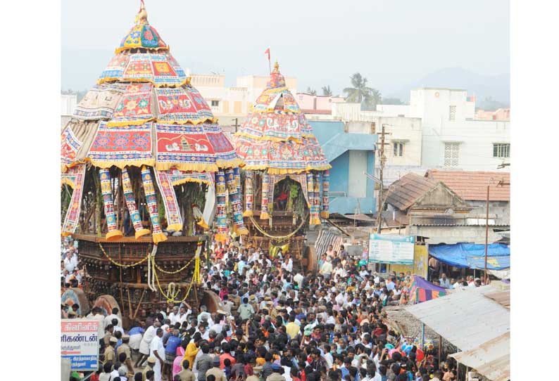 செட்டிகுளத்தில் ஏகாம்பரேஸ்வரர் கோவில் தேரோட்டம்; திரளான பக்தர்கள் வடம் பிடித்தனர்