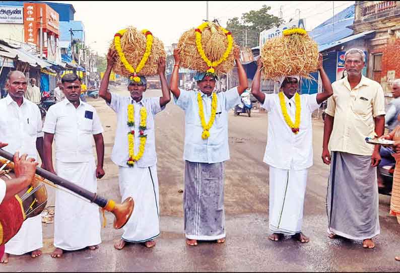 வேதாரண்யம் வேதாரண்யேஸ்வரர் கோவிலுக்கு நெல் கோட்டையை ஊர்வலமாக கொண்டு வந்த விவசாயிகள்