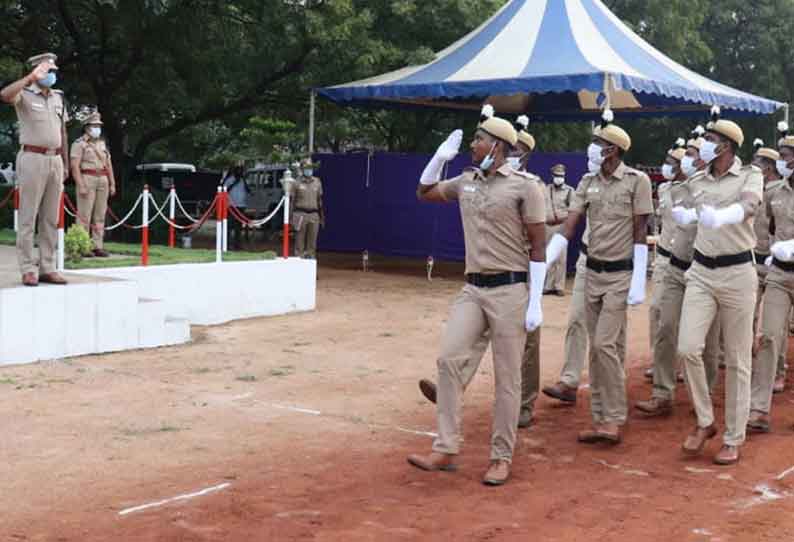 தூத்துக்குடியில் ஊர்க்காவல் படையினர் பயிற்சி நிறைவு விழா அணிவகுப்பு