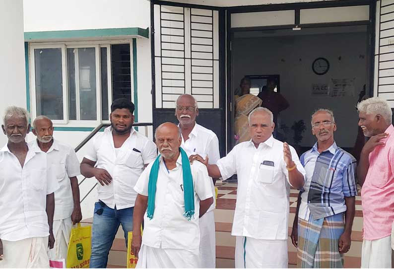 பெரம்பலூரில் குறைதீர்க்கும் நாள் கூட்டத்தை நேரடியாக நடத்தக்கோரி விவசாயிகள் ஆர்ப்பாட்டம்