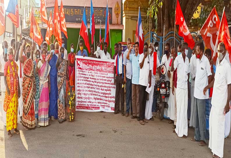 சமையல் சிலிண்டருக்கு மாலை அணிவித்து ஒப்பாரி போராட்டம்