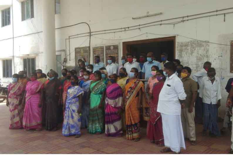 பணித்தள பொறுப்பாளராக   தி.மு.க. பிரமுகர் நியமனத்தை கண்டித்து ஊராட்சி ஒன்றிய அலுவலகத்தை முற்றுகை