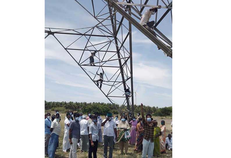 உயர் மின் கோபுரத்தில் ஏறி விவசாயிகள் போராட்டம்