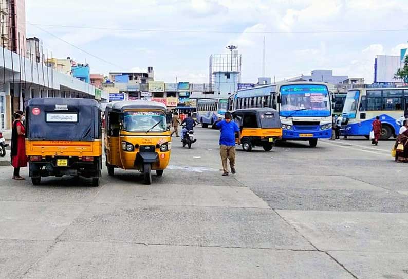 வேலூர் பழைய பஸ் நிலையத்தில்தடையை மீறி நுழையும் ஆட்டோக்கள் மீது நடவடிக்கை. பொதுமக்கள் கோரிக்கை