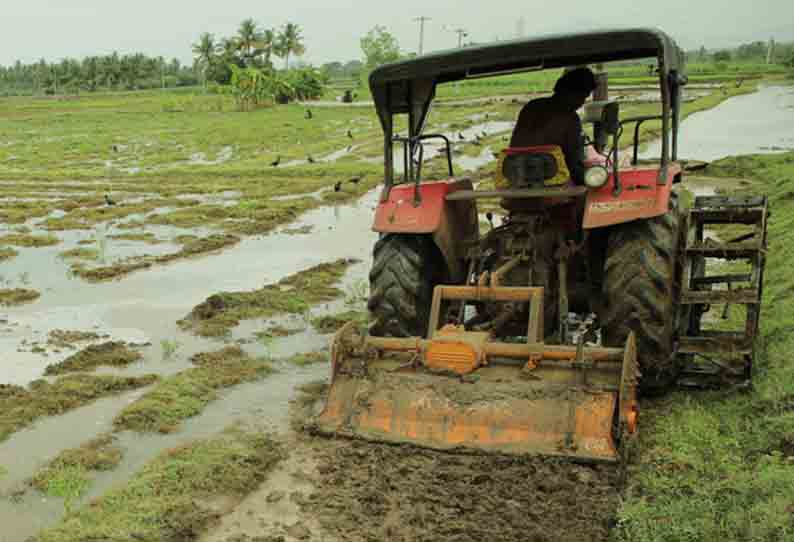 உற்சாகமாக உழவுப்பணி