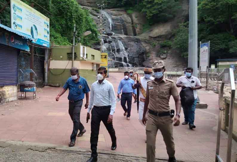 குற்றாலம் அருவி பகுதியில் கலெக்டர் கோபால சுந்தரராஜ் ஆய்வு