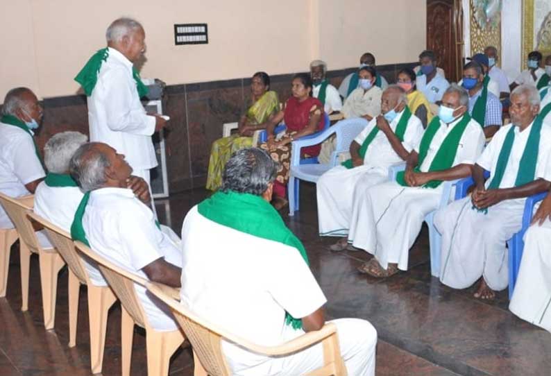 காவிரி ஆற்றின் குறுக்கே மேகதாது அணை கட்டும் முயற்சியை கர்நாடக அரசு கைவிட வேண்டும் தமிழக விவசாயிகள் சங்க கூட்டத்தில் தீர்மானம்