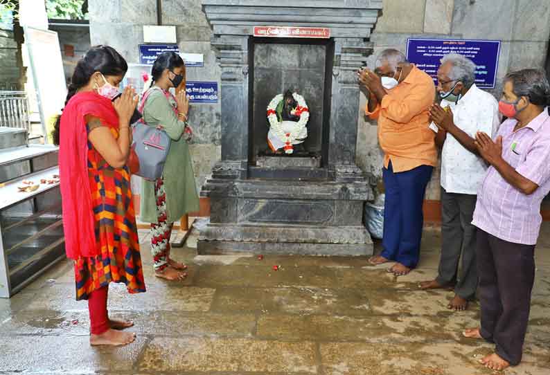 திருப்பூரில் நீண்ட நாட்களுக்கு பிறகு கோவில்களில் பக்தர்கள் சாமி தரிசனம் செய்தனர்