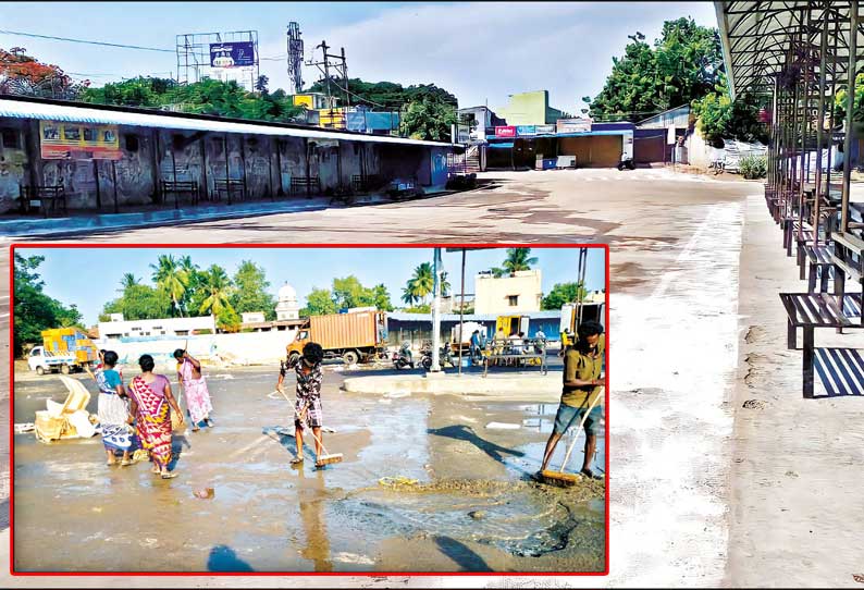 பஸ்கள் இயக்கப்படுவதையொட்டி தஞ்சை பழைய, புதிய பஸ் நிலையத்தை சுத்தம் செய்து கிருமிநாசினி தெளிப்பு