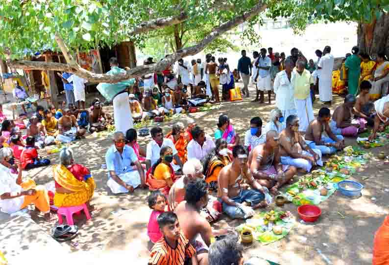 முன்னோர்களுக்கு திதி கொடுக்கும் நிகழ்ச்சி தொடங்கியது