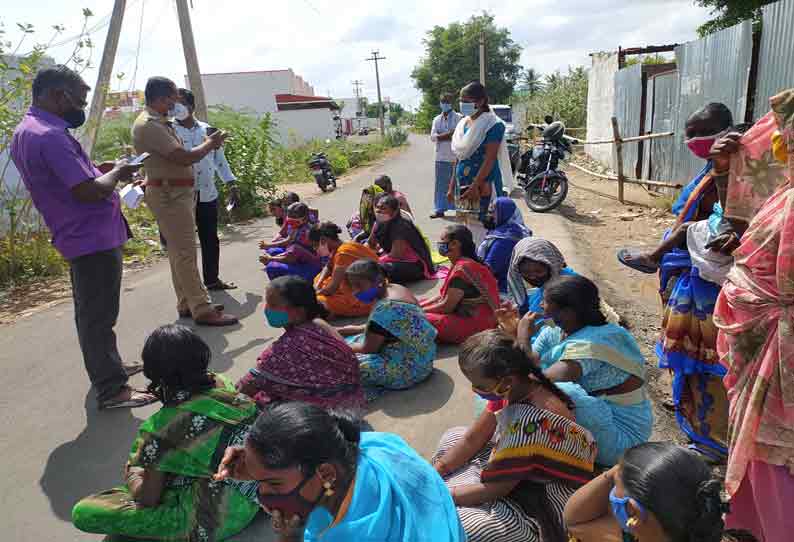 புஞ்சைபுளியம்பட்டியில் டாஸ்மாக் கடையை மூடக்கோரி பெண்கள் சாலை மறியல்