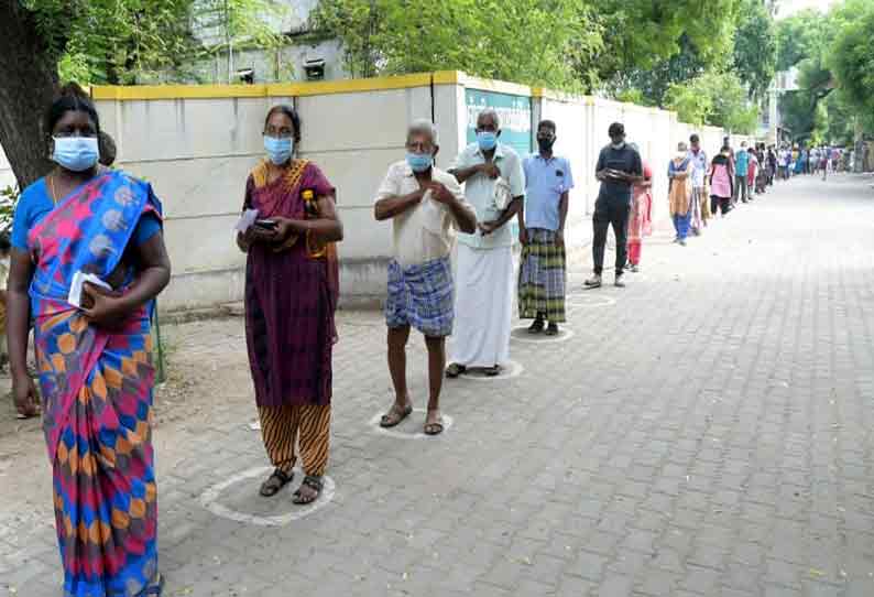 ஈரோடு மாவட்டத்தில் ஒரே நாளில் 3 ஆயிரத்து 950 பேருக்கு கொரோனா தடுப்பூசி