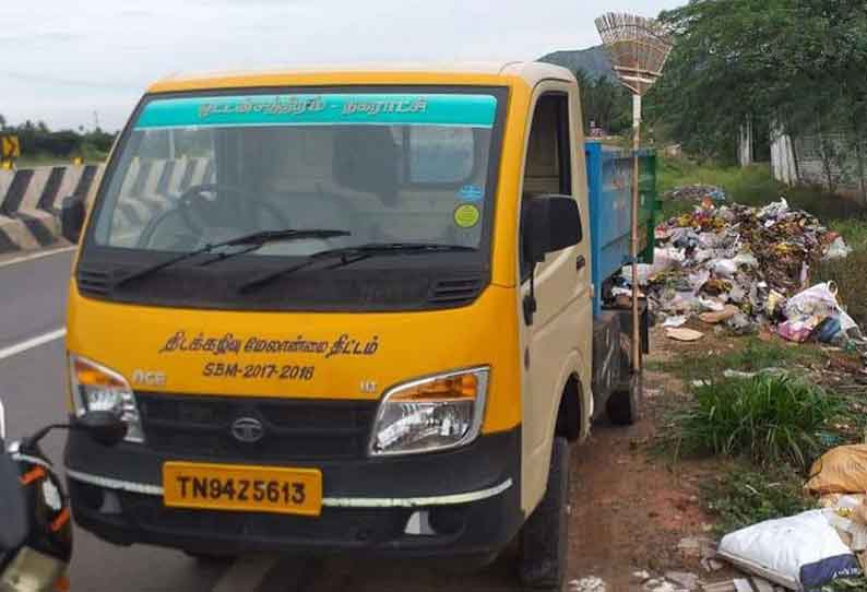 ரெட்டியார்சத்திரம் அருகே சாலையோரம் கழிவுகளை கொட்டிய குப்பை வண்டி சிறைபிடிப்பு