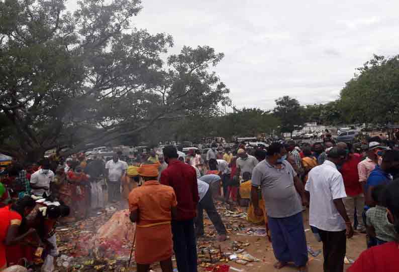 ஆனி அமாவாசையை முன்னிட்டு கோவில்களில் சிறப்பு வழிபாடு- சமூக இடைவெளியுடன் பக்தர்கள் தரிசனம்