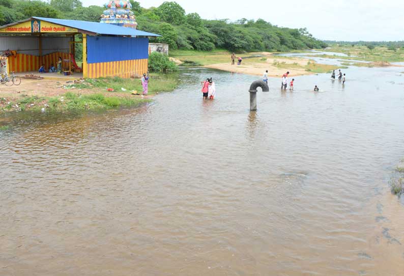 பூட்டுத்தாக்கு பாலாற்றில் வெள்ளம்