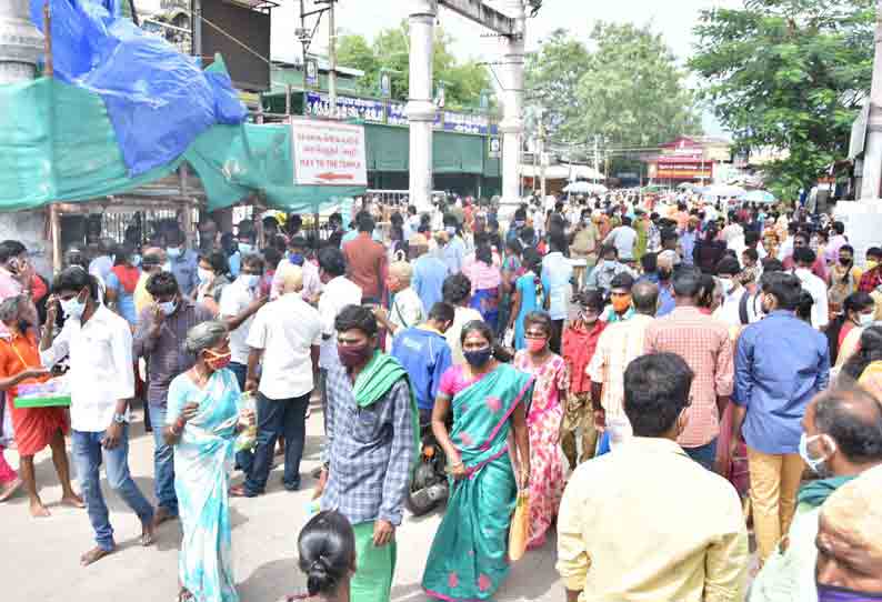 வார விடுமுறையையொட்டி பழனி முருகன் கோவிலில் பக்தர்கள் குவிந்தனர்