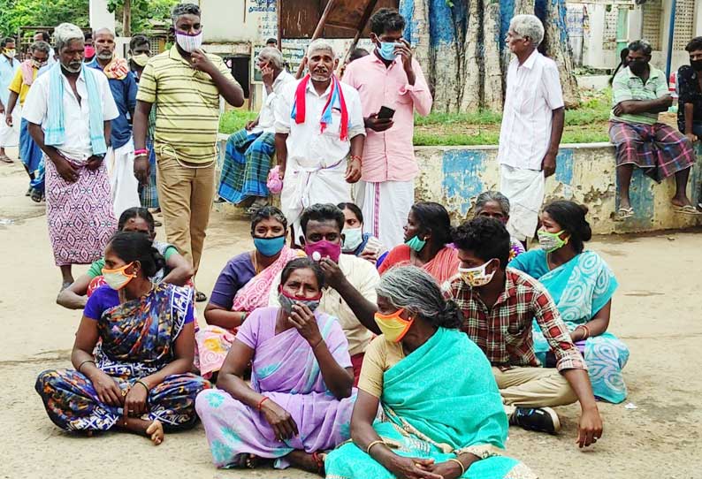 பெண்ணின் உடலை வாங்க மறுத்து அரசு மருத்துவமனையை கிராம மக்கள் முற்றுகை