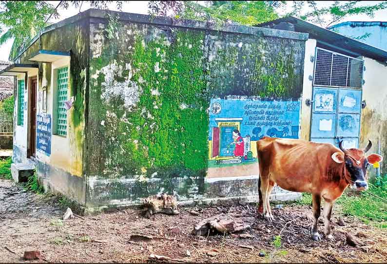 சேதம் அடைந்த நிலையில் கால்நடை மருத்துவமனை அதிகாரிகள் கவனிப்பார்களா?