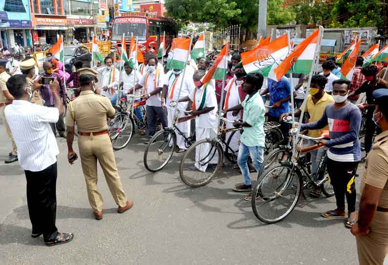 பெட்ரோல், டீசல் விலை உயர்வை கண்டித்து காங்கிரஸ் ஆர்ப்பாட்டம். மாட்டுவண்டியில் வந்தவர்களை தடுத்ததால் பரபரப்பு