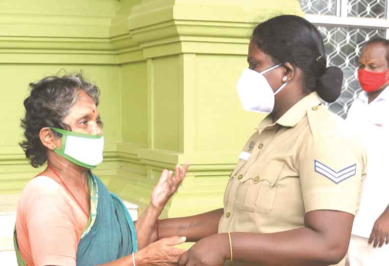 கரூர் கலெக்டர் அலுவலகத்தில் தீக்குளிக்க முயன்ற மூதாட்டியால் பரபரப்பு