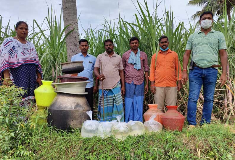 திருக்கோவிலூர் அருகே 1000 லிட்டர் சாராய ஊறல் அழிப்பு 2 பேர் கைது