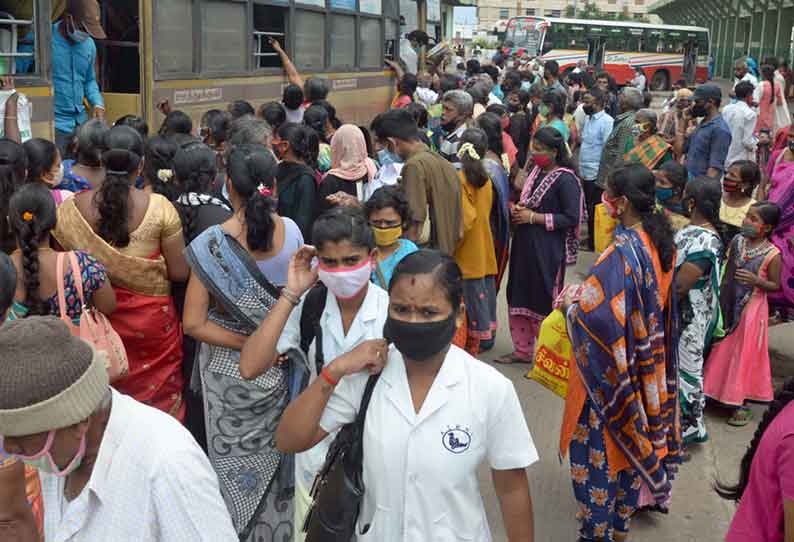 பயணிகள் கூட்டத்தால் கொரோனா பரவும் அபாயம்