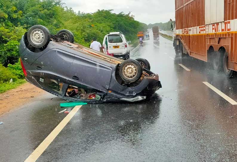 தொப்பூர் கணவாயில் கார் தலைக்குப்புற கவிழ்ந்தது டிரைவர் உள்பட 3 பேர் காயம்