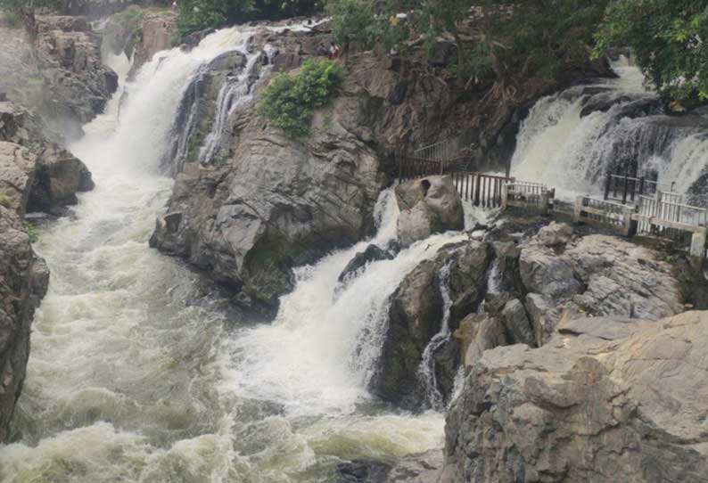 காவிரி நீர்ப்பிடிப்பு பகுதிகளில் கனமழை: ஒகேனக்கல்லுக்கு நீர்வரத்து வினாடிக்கு 6 ஆயிரம் கனஅடியாக அதிகரிப்பு