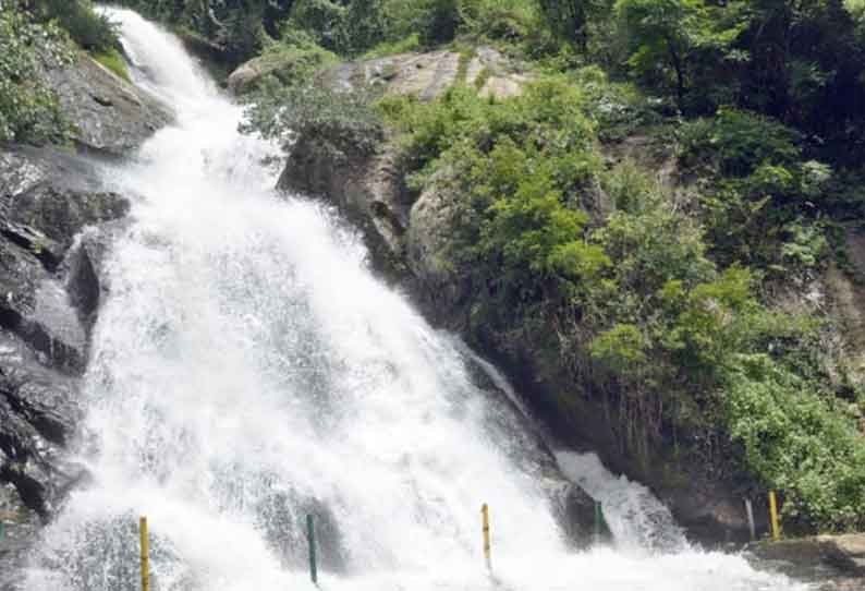 தொடர்மழை காரணமாக குரங்கு அருவியில் வெள்ளப்பெருக்கு