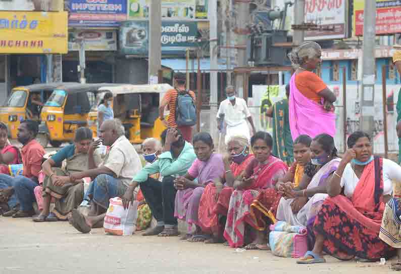 திண்டுக்கல் பஸ் நிலையத்தில் முக கவசத்தின் அவசியத்தை மறந்த பயணிகள்