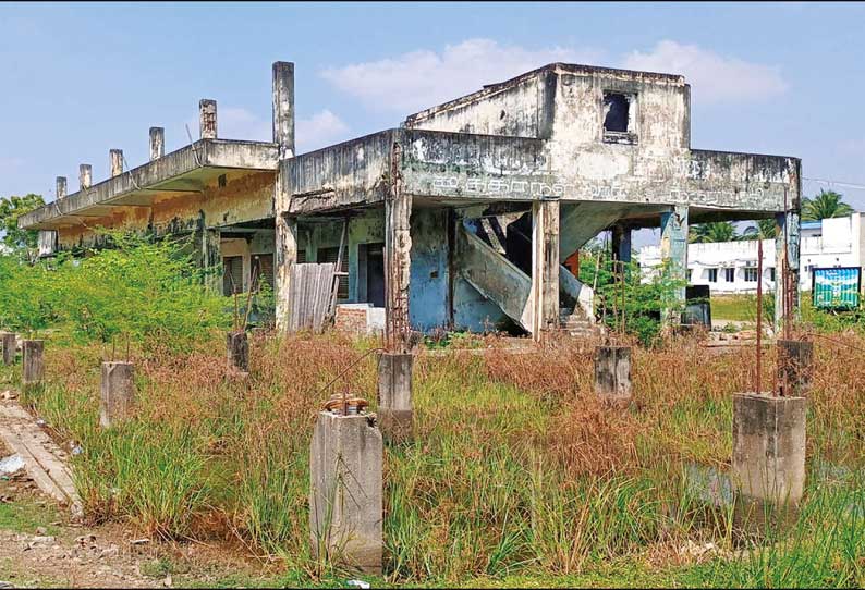 புதர் மண்டி காணப்படும் புதிய பஸ் நிலையம் சீரமைத்து மீண்டும் பயன்பாட்டுக்கு விடப்படுமா? பயணிகள் எதிர்பார்ப்பு