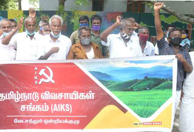 50 ஆண்டுகளாக சாலை வசதி இன்றி தவிக்கிறோம்