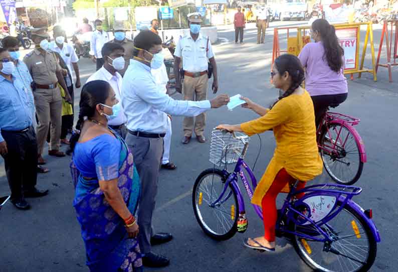 கொரோனா 3-வது அலையை கட்டுப்படுத்த தடுப்பூசி போட்டுக்கொள்ள வேண்டும்-கலெக்டர் அறிவுரை