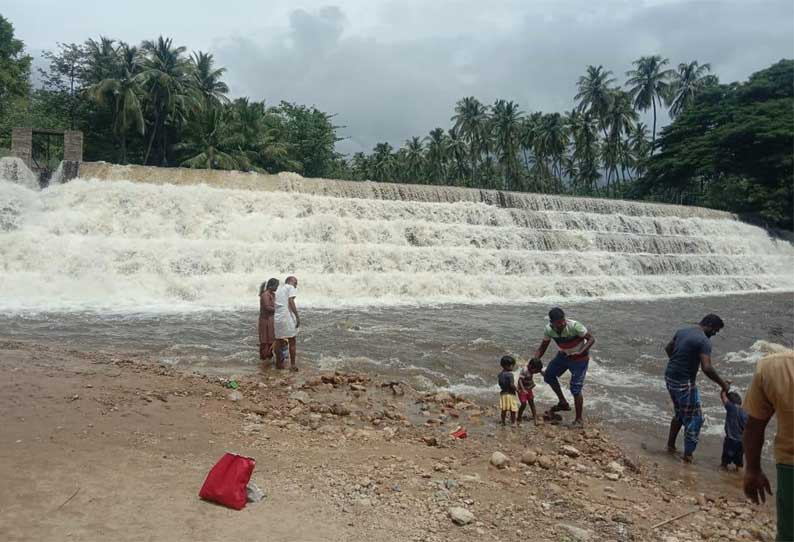 போடி பகுதியில் தொடர் சாரல் மழை கொட்டக்குடி ஆற்றில் நீர்வரத்து அதிகரிப்பு