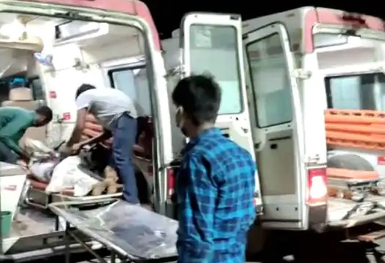 உத்தரபிரதேசத்தில் டிராக்டர்-லாரி மோதல்; பக்தர்கள் 4 பேர் பலி